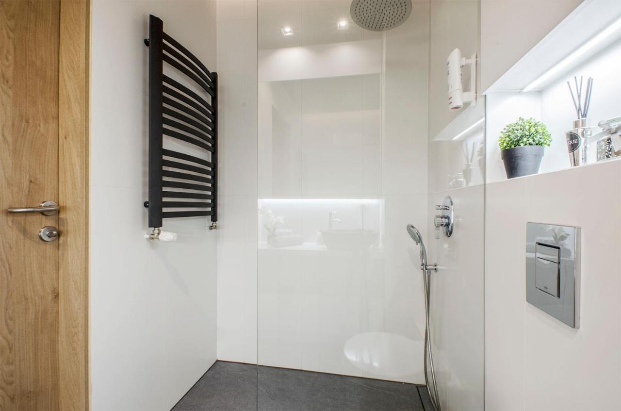 Sky Home- Ilumino Apartment -Centrum, Parking, Klimatyzacja, Dostep Na Kod Łódź Dış mekan fotoğraf